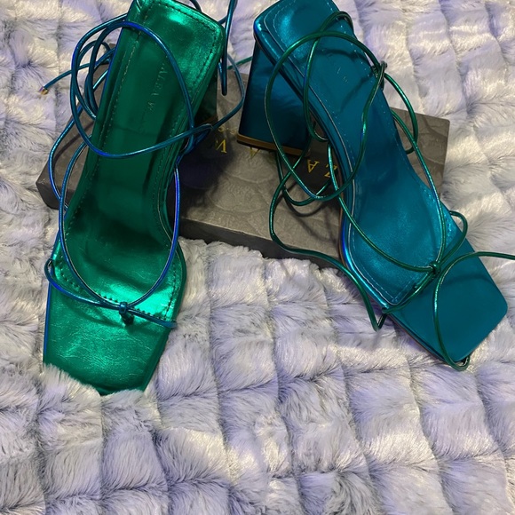 AZALEA WANG FEELS LIKE A DREAM CHUNKY SANDAL IN MULTI - Picture 6 of 6